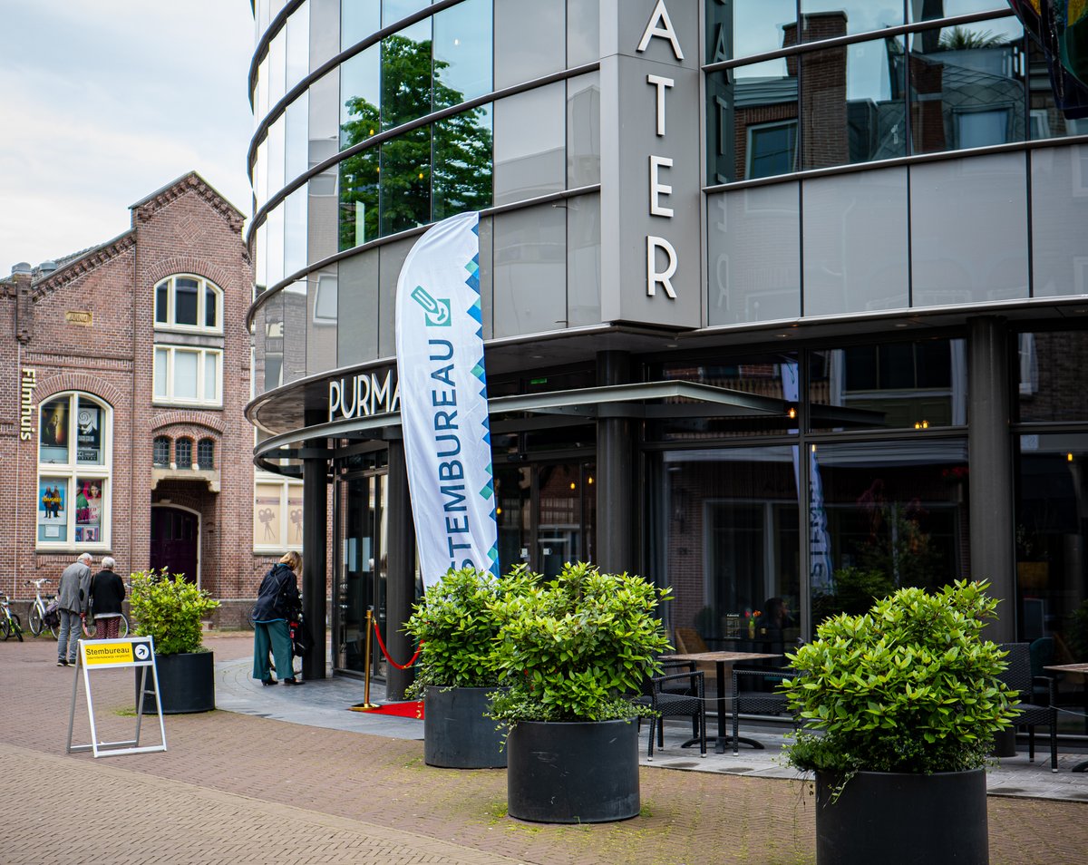 gempurmerend's tweet photo. Aan het begin van de middag hadden we in gemeente Purmerend een opkomstpercentage van 12,3%. Heb jij al gestemd? Dat kan nog tot 21.00 uur vanavond. Bijvoorbeeld bij het nieuwe stembureau in theater de Purmaryn. https://t.co/AztqOkE6ET