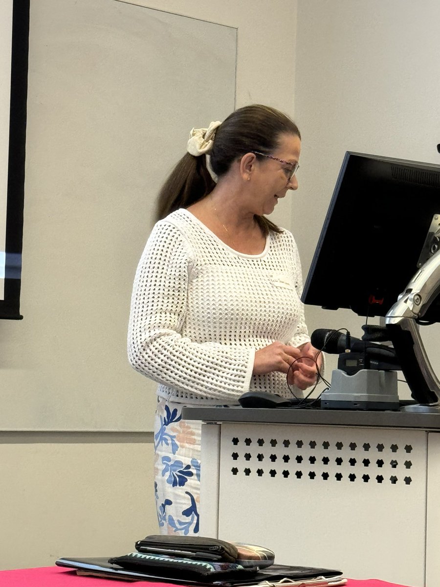 DrMeganCooperRM's tweet image. Taking the reins. Women taking back their birth experience through #waterimmersion and #waterbirth for #VBAC. @BethanTownsend3 sharing with us her groundbreaking PhD work 👏🙌 #SPLASHconference