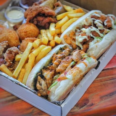 lokshin_bite's tweet photo. Follow Lokshin Bite for more street food plugs, and remember to subscribe to our YouTube channel: https://t.co/puOxXUqXc4

#lokshinbite #poboys #poboysandwich #americancuisine #streetfood https://t.co/VYbUDNwBPW
