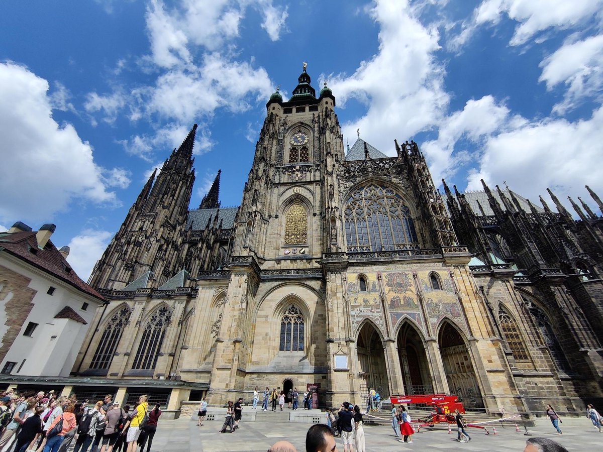 oxygenxml's tweet image. 🏰 Greetings from the picturesque city of Prague!
The Oxygen XML team has touched down and we're buzzing with excitement for today's Oxygen XML Users Meetup @xmlprague ! Join us and stay at the forefront of XML innovation!