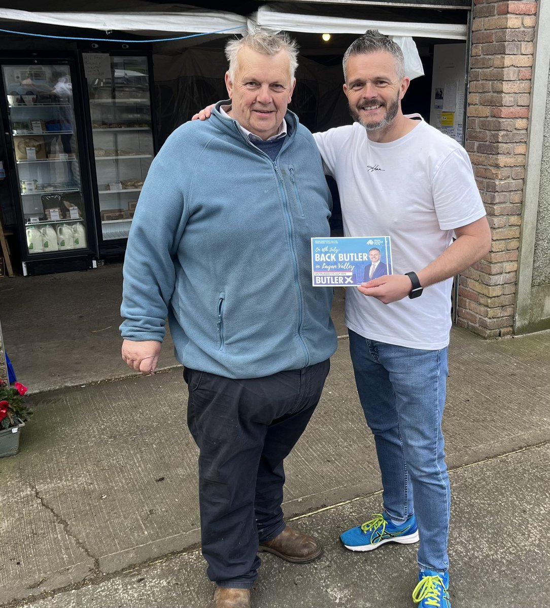 RobbieButlerMLA's tweet photo. Even the calves in the pens are #BackingButler in #LaganValley
Great chat with Mervyn today at Glebe Farm Annahilt about driving positive change in Lagan Valley and across Northern Ireland at #GE24
#HopeNotFear #UnionOfPeople #Farmers #Prosperity #Environment https://t.co/WnAO1vZGyk