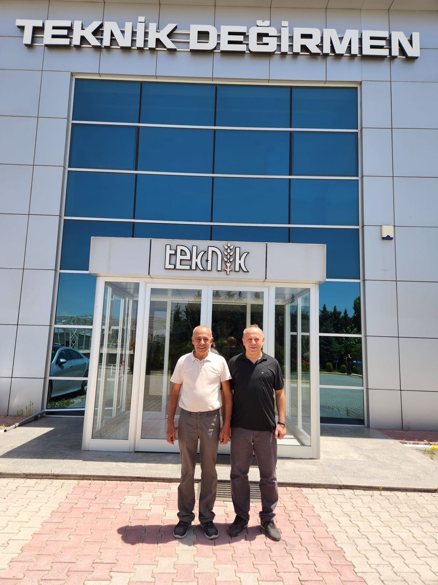 MillerMagazine's tweet photo. Parantez Medya ekibinin, Türkiye tarım endüstrisinin kalbi Konya'daki ilk durağı  Teknik Degirmen'di. Türk degirmen makineleri sektörünün  duayen ismi Behzat  Çiçek ve firmanın  ikinci neslini temsil eden Osman Çiçek ile ufuk açıcı bir sohbet gerçekleştirdik. https://t.co/szgmZd0hIm