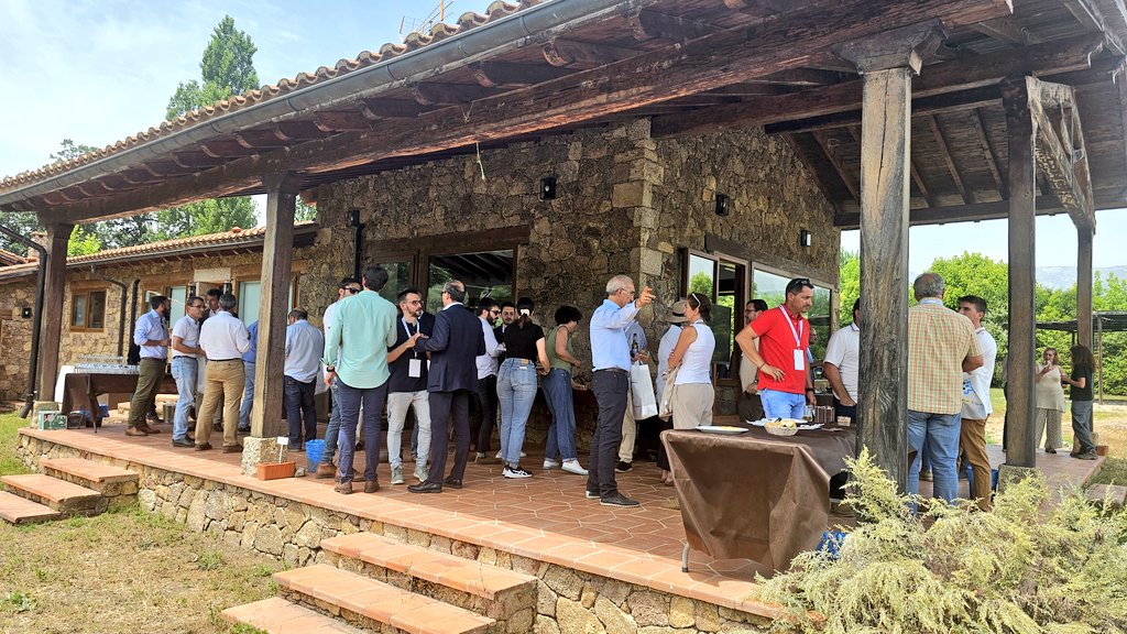 VeraAranueloHub's tweet photo. 📢 Finaliza la jornada #LaVegaInnovaxRIH en nuestro HUB #LVCA con un pequeño cóctel.
👉 ¡Gran oportunidad para hacer #networking y compartir los aspectos más destacados del evento!
#LaVega #LaVegaInnova #AgriFoodTech https://t.co/DahebYjbsm
