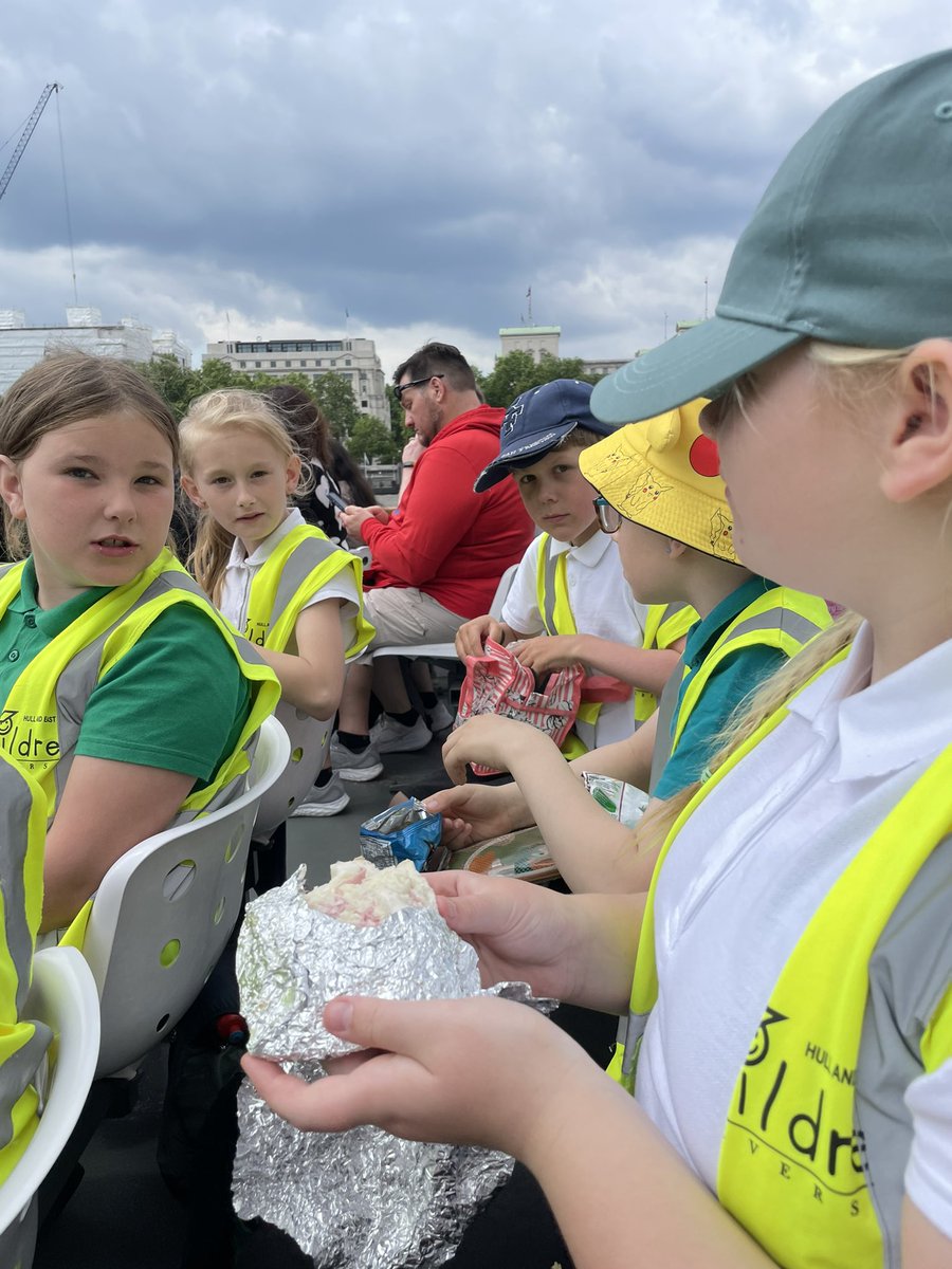 sclasshps's tweet photo. We’ve just sat down to eat our dinner on the river cruise. Here’s a selection of images https://t.co/FBvXxLou1p
