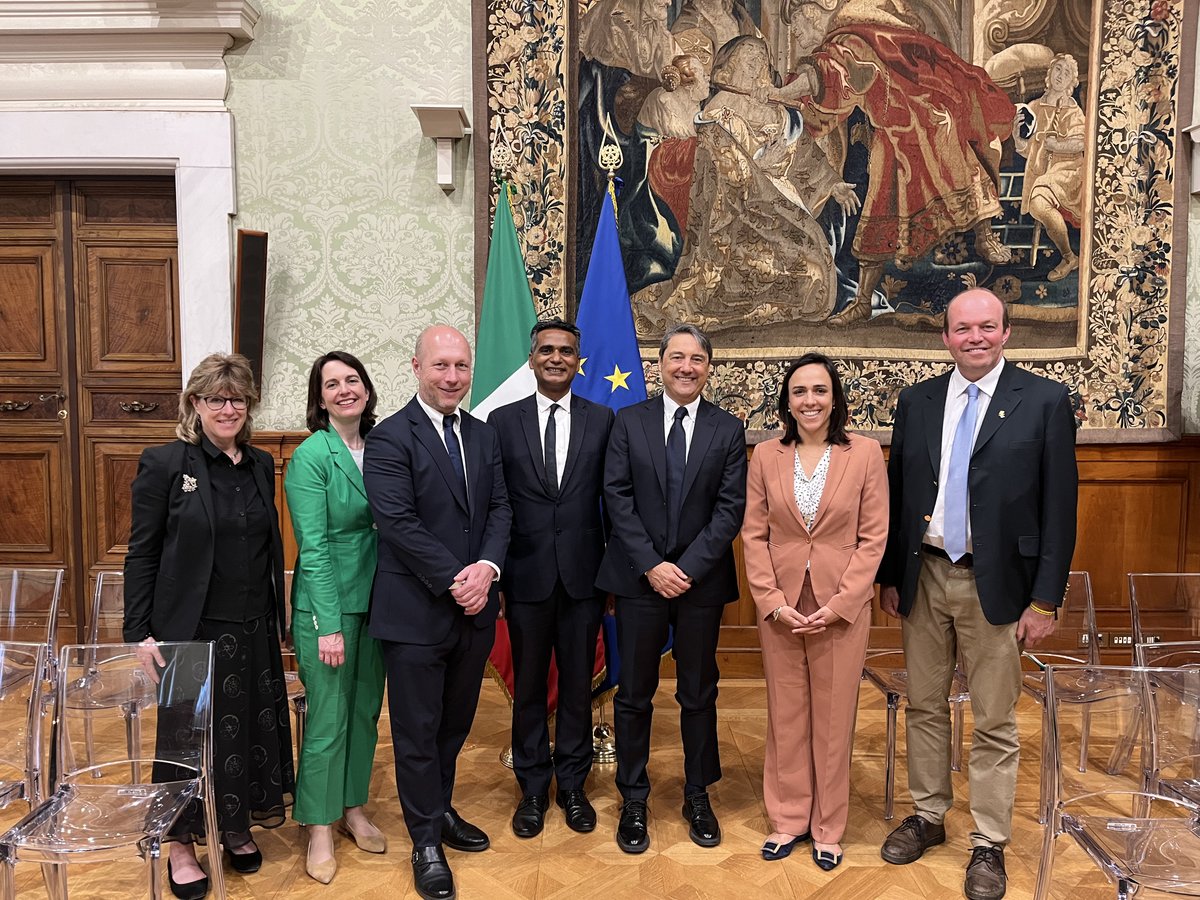 davidedionisi_'s tweet photo. A @Palazzo_Chigi con @Robert_Rehak David Burrows @SueJBreeze Anke Opperman @AusAmbHolySee e @ShahidMobeen1 per presentare un anno di attività da inviato @ItalyMFA per la libertà religiosa. Tutti d’accordo nel riconoscere il contributo delle religioni per la costruzione della pace https://t.co/lVCDJ6tp1a