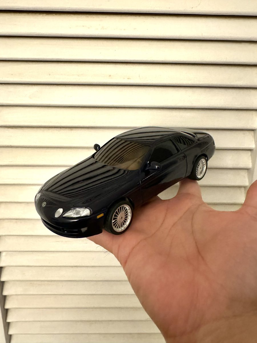 chkmna's tweet photo. 友人への誕生日プレゼント。
20年以上前、ソアラにアルピナクローム、ノーマル車高を見たことがありました。
懐かしいMM21スタイル。
#ホットインポートナイト横浜
#luxuryandsport
#デイトナジェイズ世代
#lexussc
#usdm
#alpina https://t.co/wf5wJykCVg