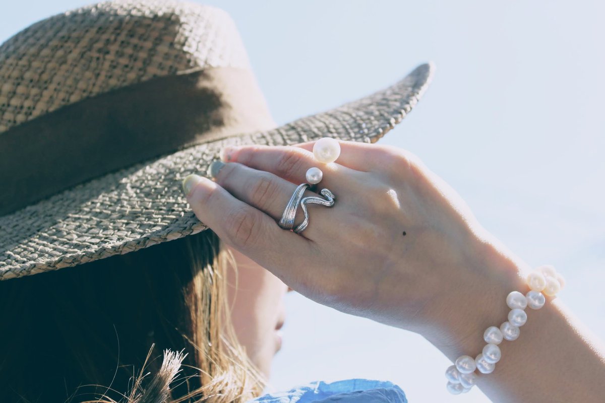 ohroraJewelry's tweet photo. #つなぐマーケット にて
ohroraアイテムが7/1まで
15% offでお買い求め頂けます‼️
ohrora専用プロモーションコードは
【84927528】です🩵
この機会にぜひ✨
チェックしてみてください☺️✅
#ohrora #ohrorajewelry #真珠
#パール #パールジュエリー
#シルバーアクセサリー
#シルバーリング https://t.co/AomRSG36Aj