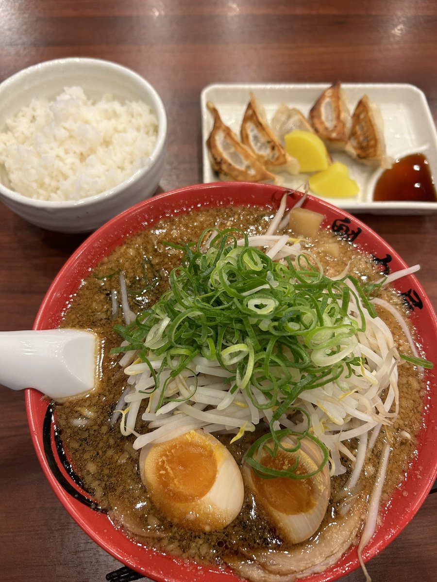 今日の夕飯は魁力屋のラーメン！
食べすぎちゃった😛
#魁力屋　#ラーメン　#お腹ぱんぱん