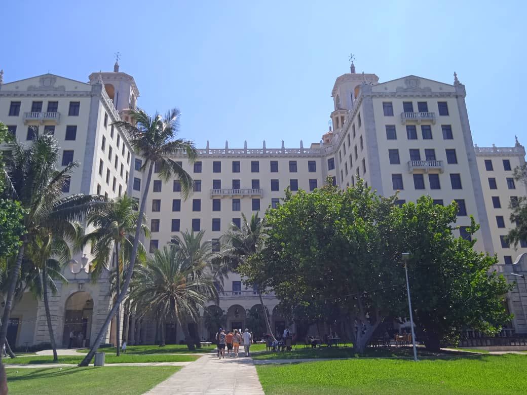 CubaCasa's tweet photo. #NationalHotel in #Havana with the gardens facing the see, where you can drink a Mojito or just enjoy the view, the tour inside of the hotel with the interesting stories of some world personalities or the #Parisien cabaret, invites to visit this beautiful place!
#CubaCasa https://t.co/w51H4vvomX