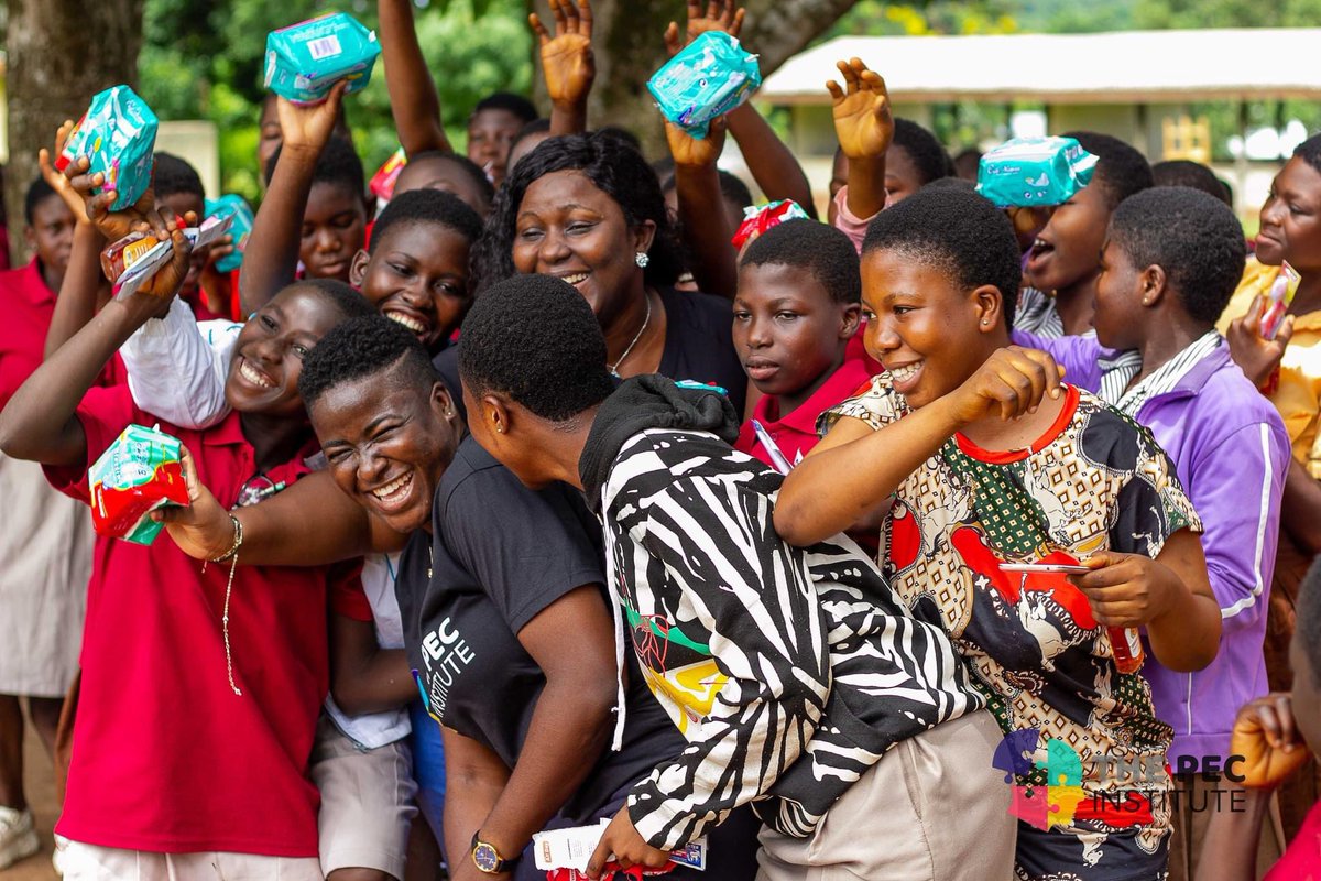 ThePecProject's tweet photo. In collaboration with Nana Ama, a philanthropist, the PEC Institute spent some time with Kokroko D/A Basic School students in the Bono East region.
 We launched a pad bank at the school and gave them some basic personal kits, and they were taught how to make some basic detergents https://t.co/UzaDYqS9QH