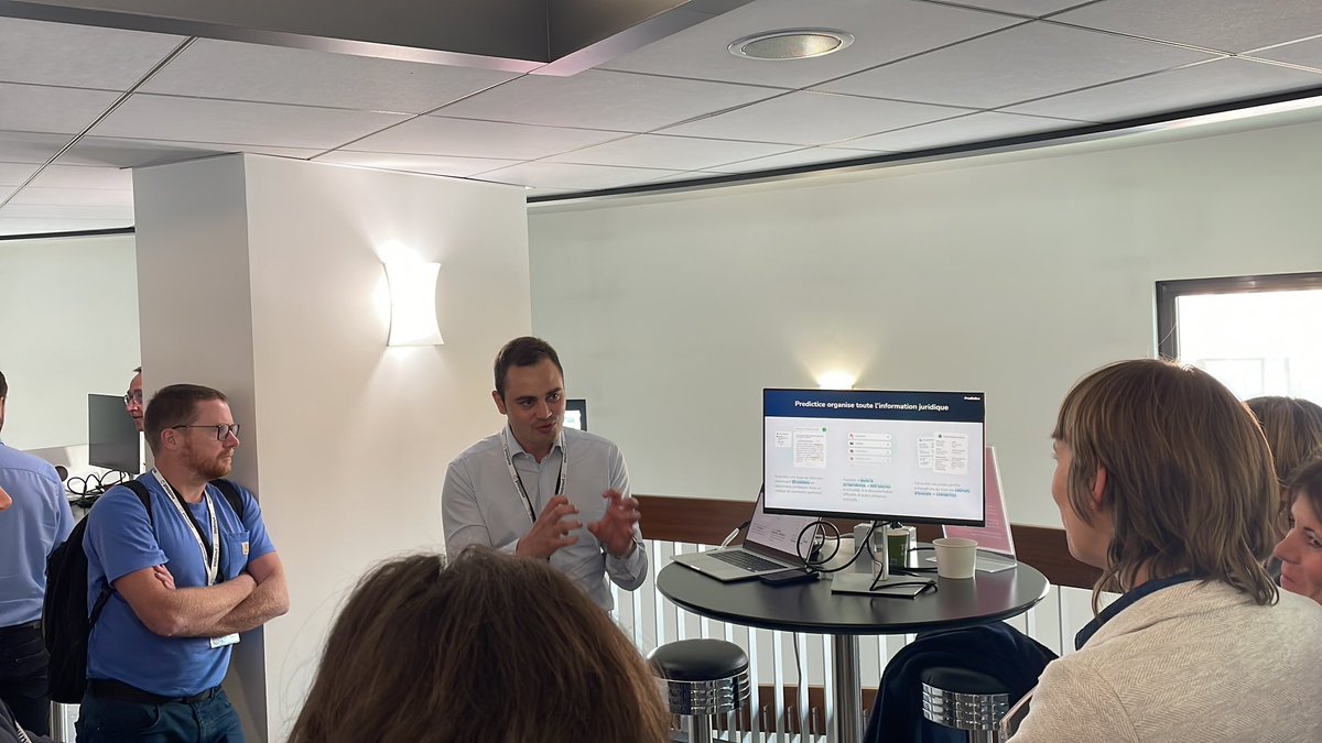 Open innovation #IA day à la Matmut !
Les ruches 1️⃣ 
➡️Predictice a lancé la 1ère #IAgénérative à destination des professionnels du droit : Assistant. 
Il répond en citant les 25 millions de documents juridiques intégrés dans la plateforme