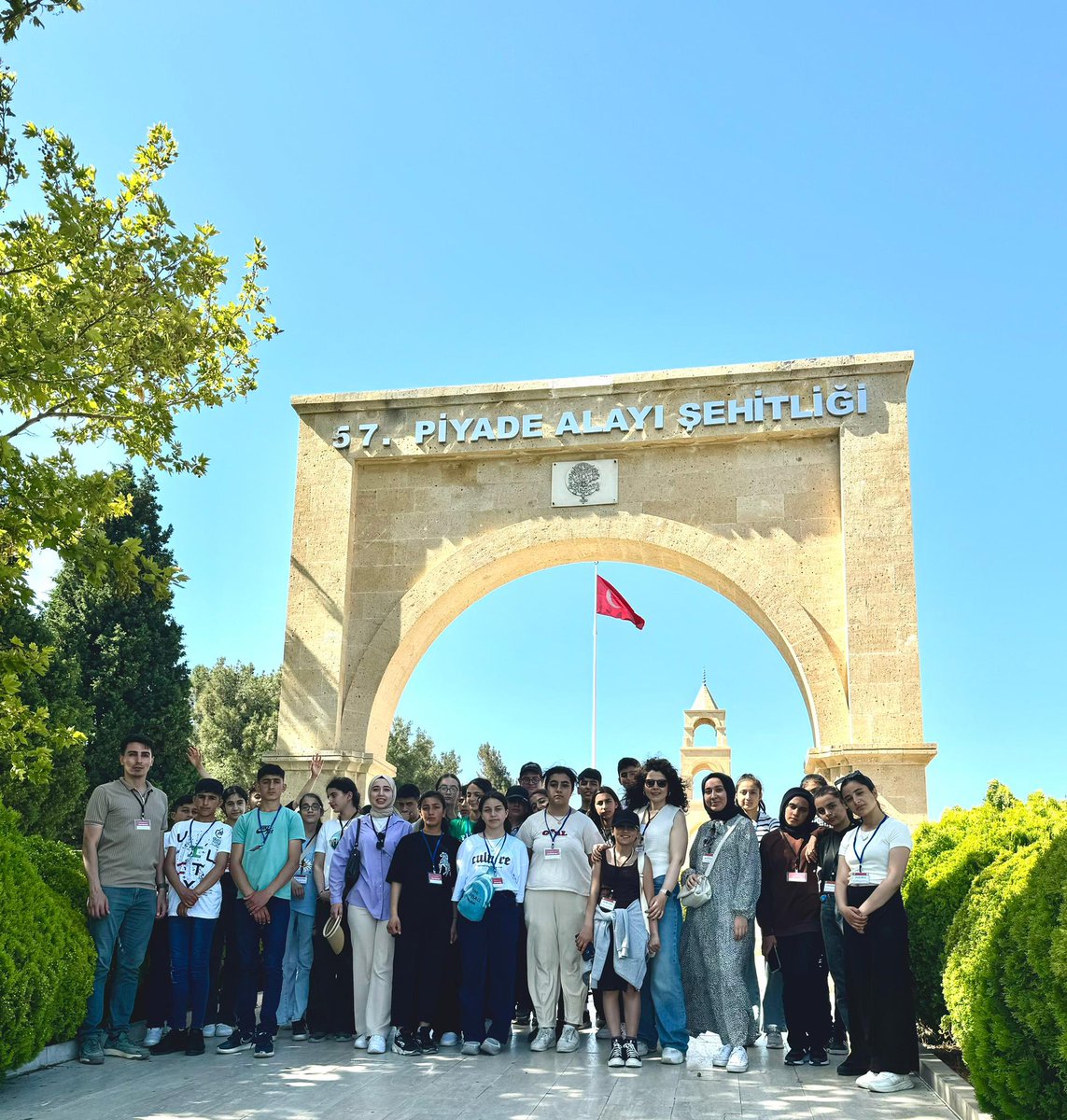 selimilcemem's tweet photo. 1-Öğrencilerimiz Çanakkale Şehitliklerini Ziyaret Etti

KAFKAS Projesi kapsamında müdürlüğümüze bağlı okullarda 8.sınıf öğrencilerimiz için yıl boyunca düzenlenen deneme sınavlarında başarı gösteren 30 öğrencimiz için Çanakkale gezisi gerçekleştirildi

@ziyapolat73
@KarsValiligi https://t.co/L8aGDIJ21Q
