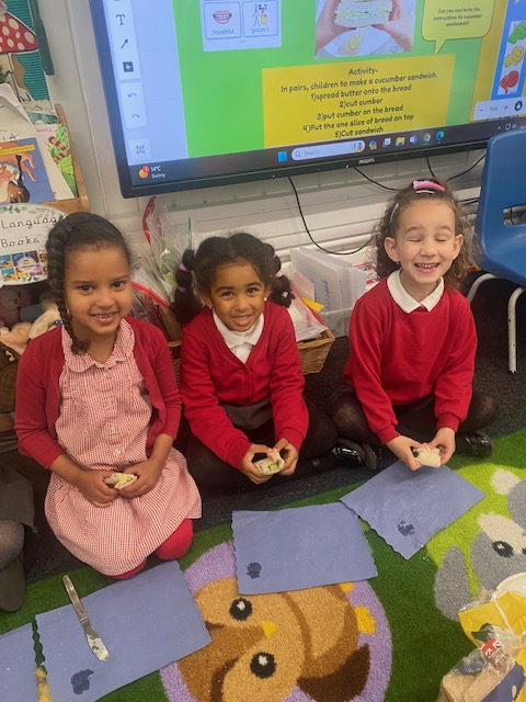 SybournPriE17's tweet photo. Reception have been reading 'The Tiger Who Came to Tea' π―βπ½π₯ͺ and held their own tea party making their own sandwiches ππ #primaryeducation #lionpathways #lovelearning #recruitment #retention #motivatedlearning #primarycurriculum #primarysolution @Aaronlionlearn @LionAcTrust https://t.co/jzbYRUZ20q