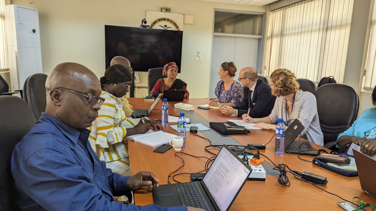 LiptakoG's tweet image. S.E. Hawa Aw a reçu et échangé avec la Mission d&apos;Appui de la @Banquemondiale et les equipes dédiées dans la mise en œuvre des activités du #PCRSS et l&apos;atteinte des objectifs.