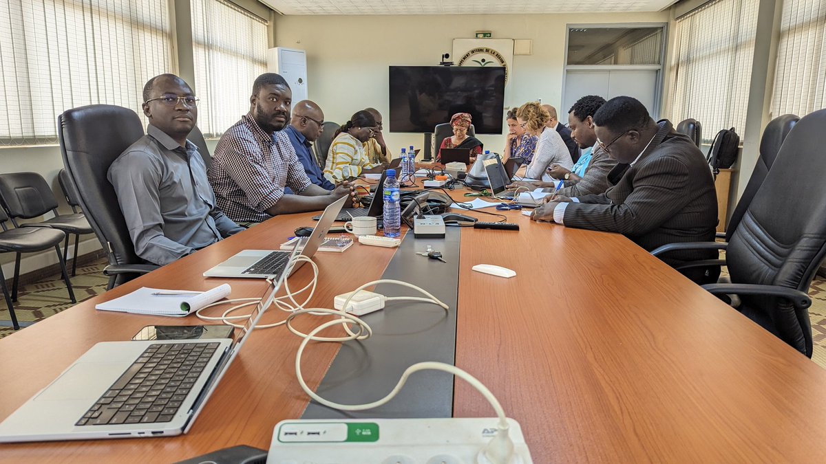 LiptakoG's tweet image. S.E. Hawa Aw a reçu et échangé avec la Mission d&apos;Appui de la @Banquemondiale et les equipes dédiées dans la mise en œuvre des activités du #PCRSS et l&apos;atteinte des objectifs.