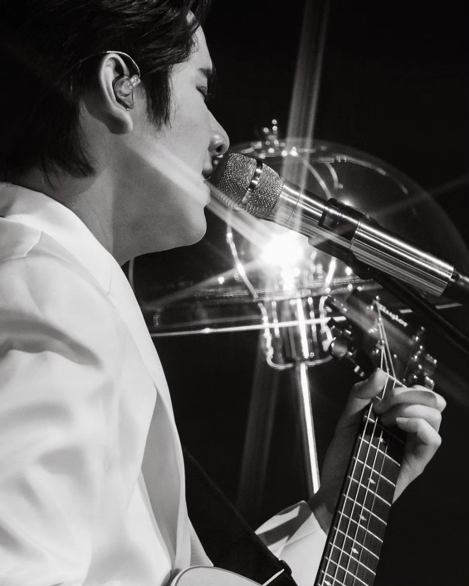 mynameisnanon's tweet photo. #NanonConcertInHongKong https://t.co/SO4ILpFNAo