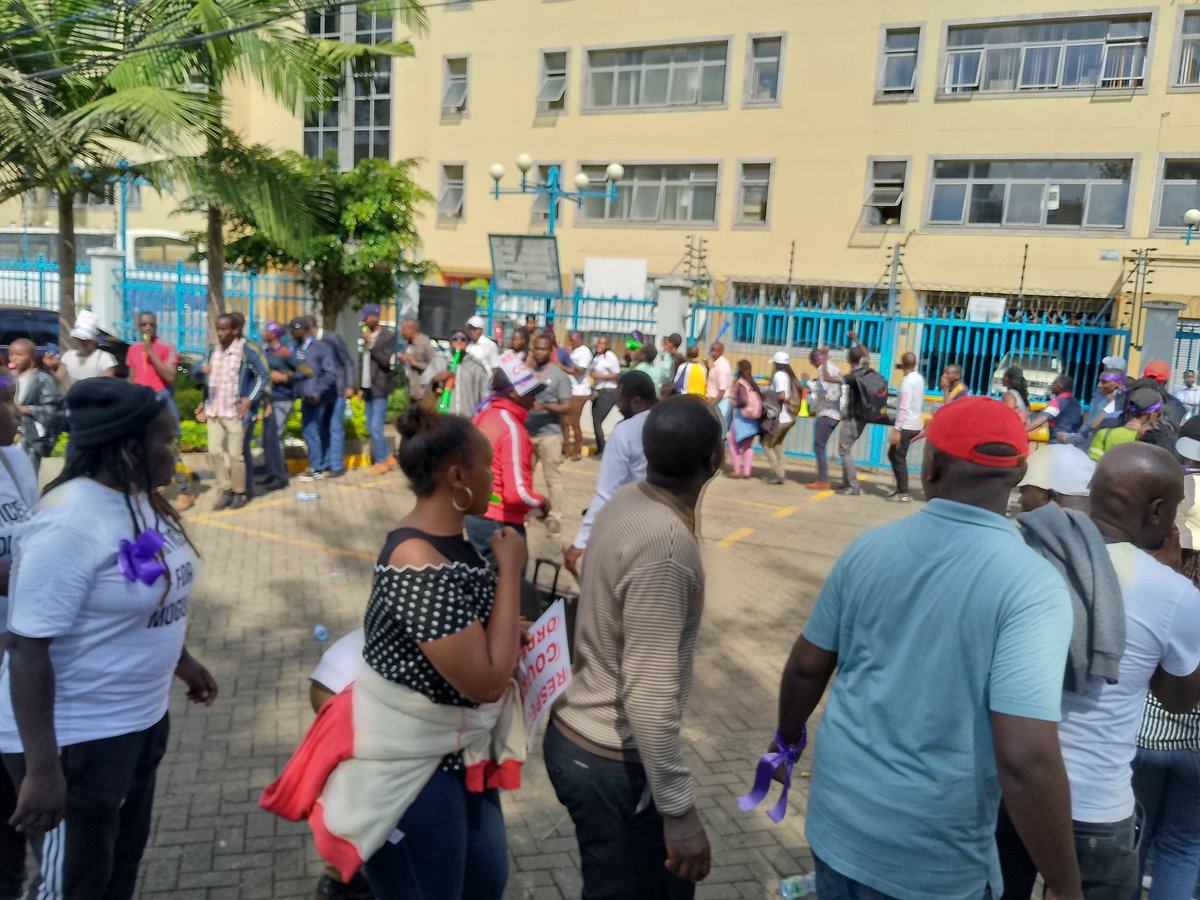 #JSS teachers demonstrating outside the TSC headquarters.These teachers r qualified with degree and subjected to heavy workload in junior school.They're are 17K as monthly stipend.TSC shld move with speed and confirm these teachers to pnp b4 the death of cbc