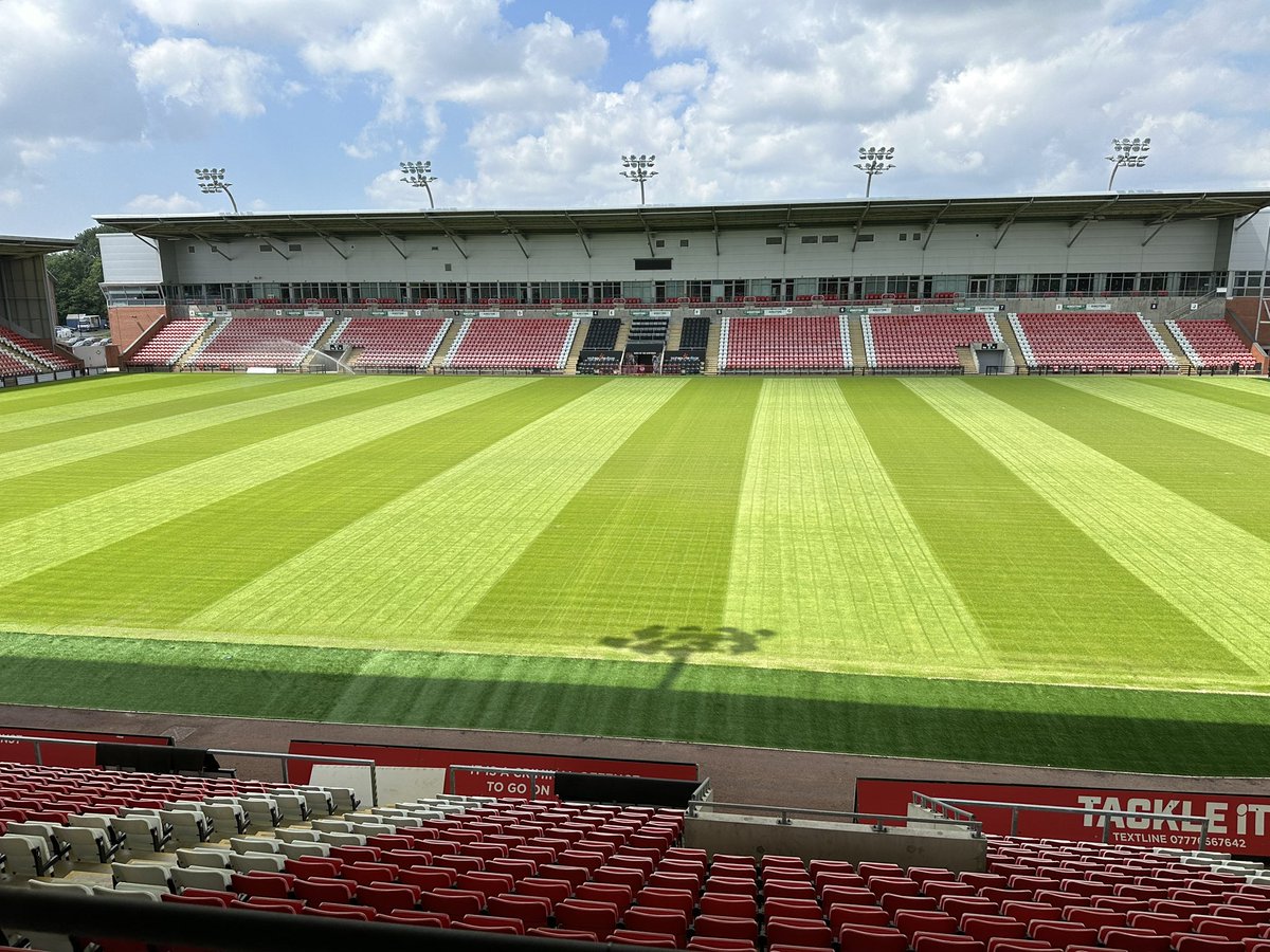 KeithPorter1964's tweet image. 1 week old from germination, 1st cut rotary Tuesday, 2nd cut Cylinder today @DennisMowers . @terralift TX-10, TX-Humus, Soilfix Ca/Mg, @aitkens reward CRF. @consolidateTurf Seed pack this afternoon. @Quadropdosing. @lsvstadium @GrassNipper @LeighLeopardsRL @QualitySeed