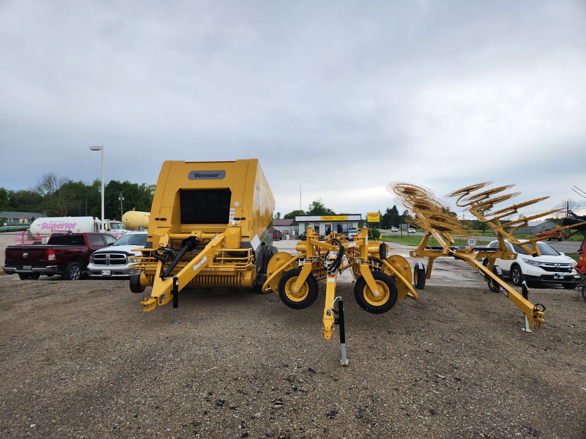 Hay season is @RobertsFarmEq  has the equipment you need! <a href="/vermeer/">Vermeer</a>