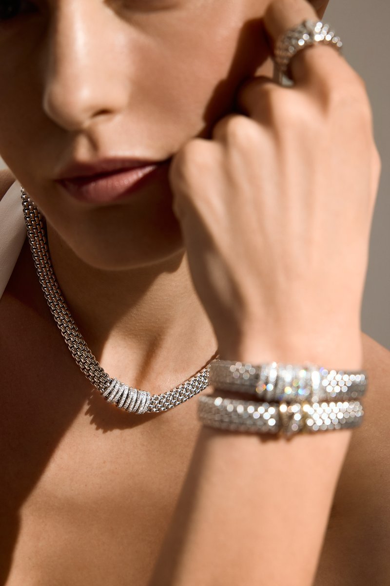 MandCoJewellers's tweet photo. It's another beautiful day in the Cotswolds. Come and choose some super sparkles to outshine the sun!

https://t.co/kQmbijsVm5

 #CotswoldsStyle #CotswoldsShopping #SunshineStyle https://t.co/HlKQU6TV4K