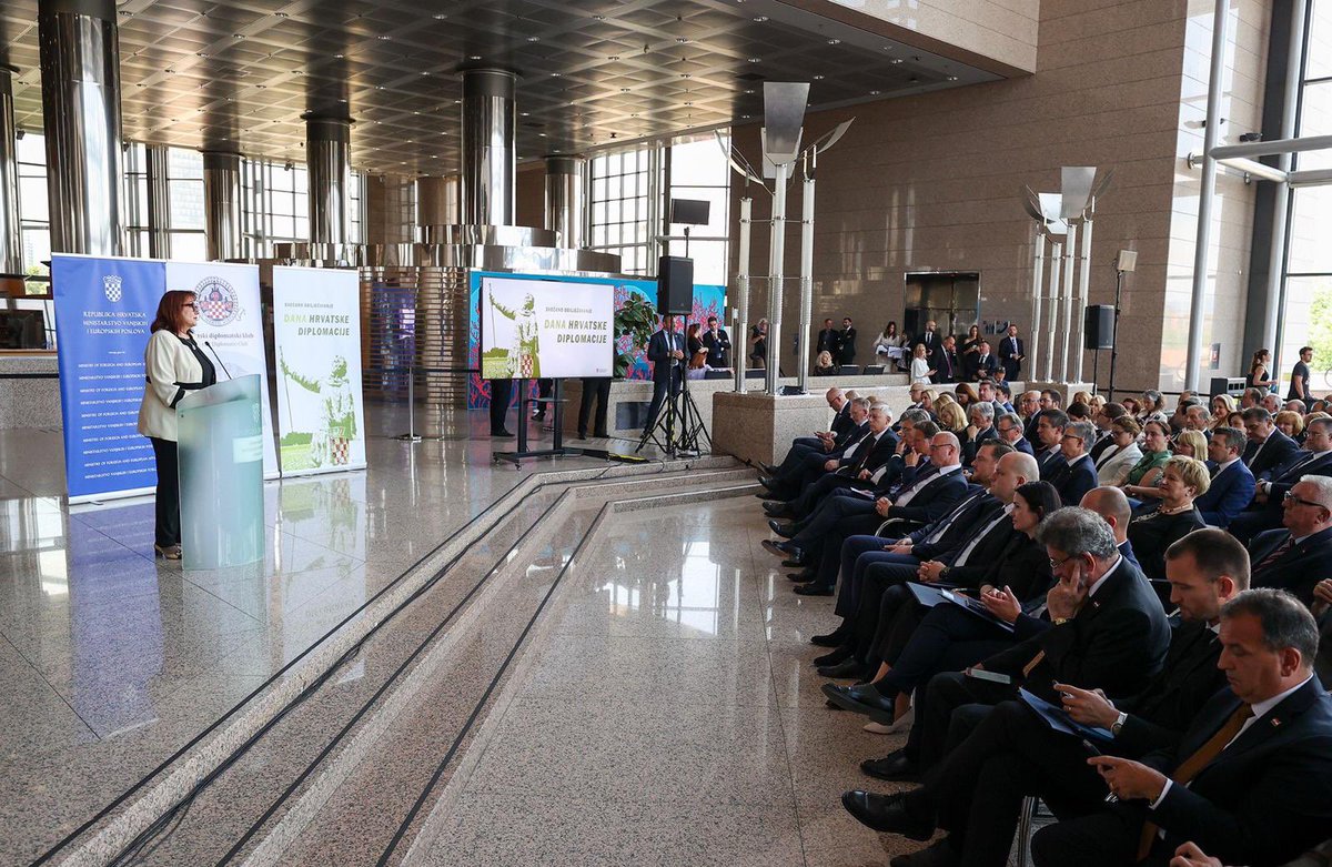 Diplomacy is primarily about trust: fostering respect, building bridges &amp; finding common ground.

On this 🇭🇷#DayofDiplomacy we celebrate the diplomatic efforts that nurture understanding, dialogue &amp; collaboration: indispensable to create a more peaceful world.