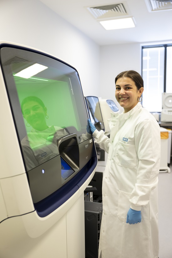 RC of Pathologists (@rcpath) on Twitter photo We're marking #BiomedicalScienceDay2024 by sharing photos of biomedical scientists working in pathology labs around the UK. They play a central role in diagnosis, analysing over 1 billion samples a year. #AtTheHeartOfHealthcare <a href="/IBMScience/">IBMS #AtTheHeartOfHealthcare</a> We're marking #BiomedicalScienceDay2024 by sharing photos of biomedical scientists working in pathology labs around the UK. They play a central role in diagnosis, analysing over 1 billion samples a year. #AtTheHeartOfHealthcare <a href="/IBMScience/">IBMS #AtTheHeartOfHealthcare</a>
