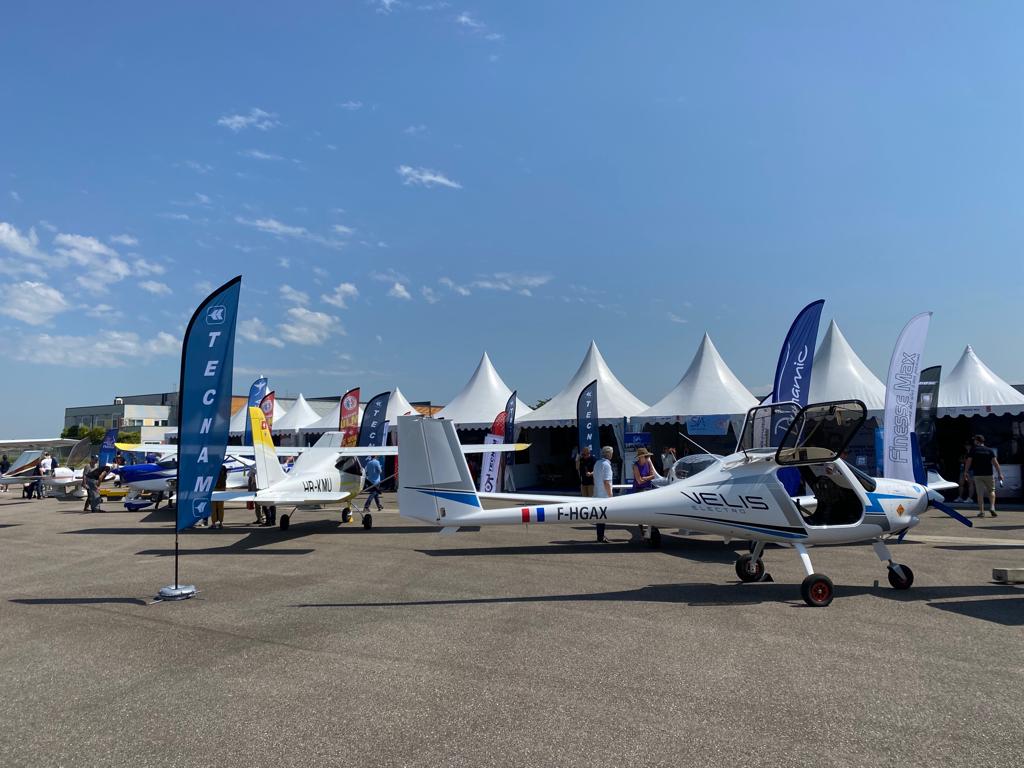 lyonaeroports's tweet photo. [@France Air Expo 2024]
Du 6 au 8 juin, venez découvrir le meilleur de l'industrie #aéronautique au Salon international de l’#aviation générale @franceairexpo à l’aéroport Lyon-Bron !🛩️

Plus d'informations sur 👉 https://t.co/VM3zPuBZZS
@VinciAirports #FlyFromLyon #FranceAirExpo https://t.co/STl9Poys8J