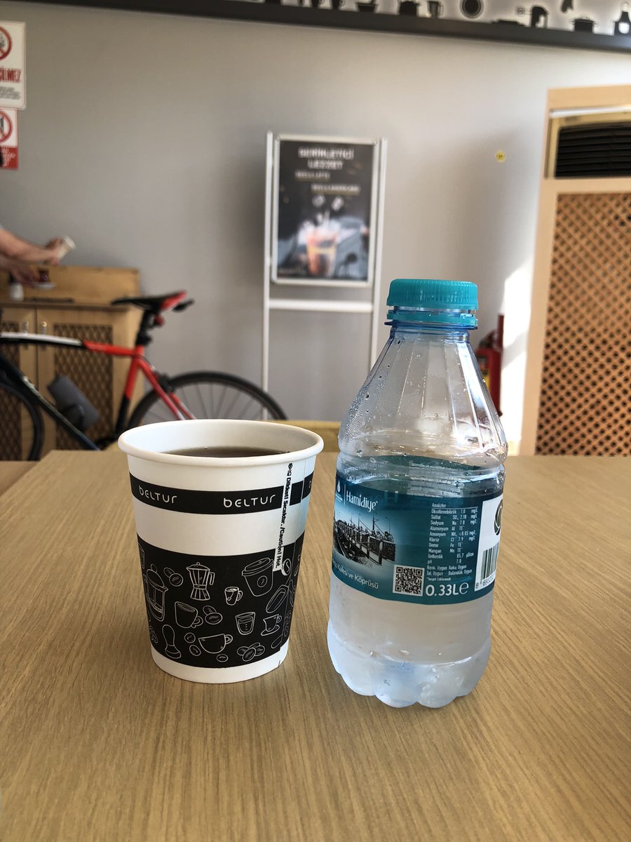 ozhanodaci's tweet photo. @istanbulbld @belturistanbul 500ml su yerine 330ml su verip aynı parayı (12,5₺) almak doğru mu? Tasarrufu siz de halktan mı bekliyorsunuz? https://t.co/XmPNCGrdvZ