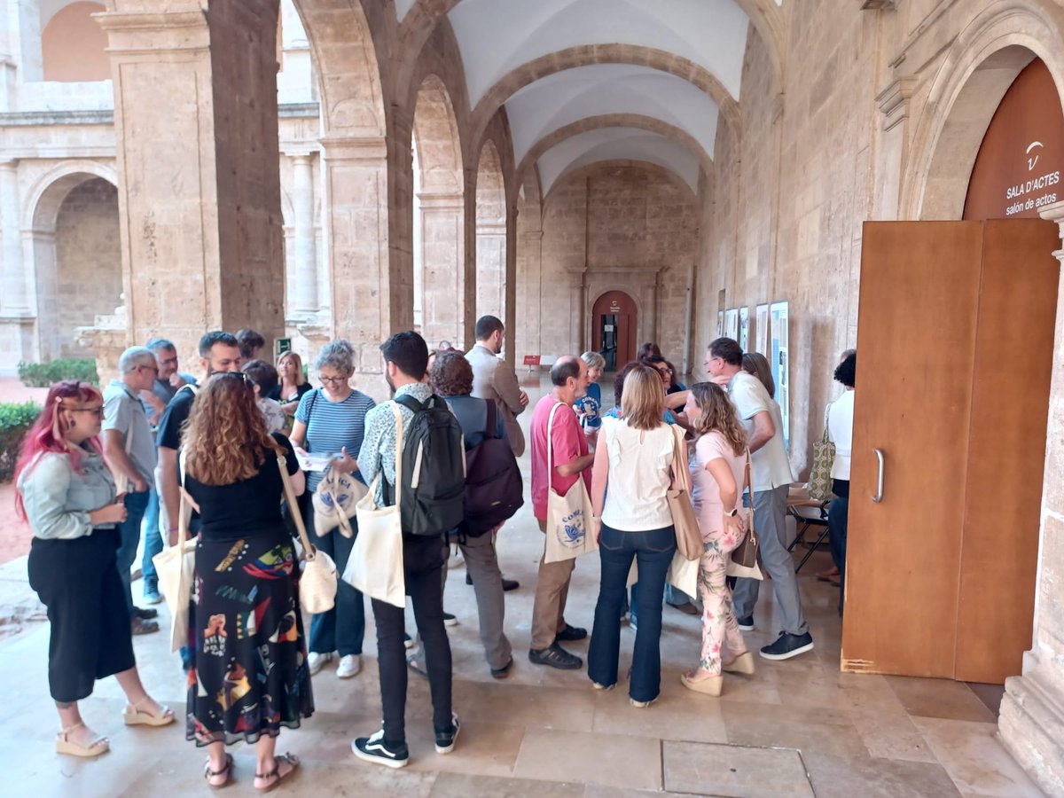 AVLoficial's tweet photo. Celebrem la «IV Jornada de l'AVL de Servicis Lingüístics Municipals», dirigida als tècnics de les Oficines de Promoció del Valencià, les AVIVA. https://t.co/nOFfiY2VXM