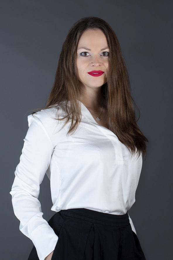 UoA_LLMVC's tweet photo. "My linguistic background played a crucial role in successfully pivoting to a career in software development, recognising the parallels between programming languages and human languages, and the interconnectedness between language and technology."  Lucia Mackova #EnglishCreates https://t.co/vgrXzFJj6Z