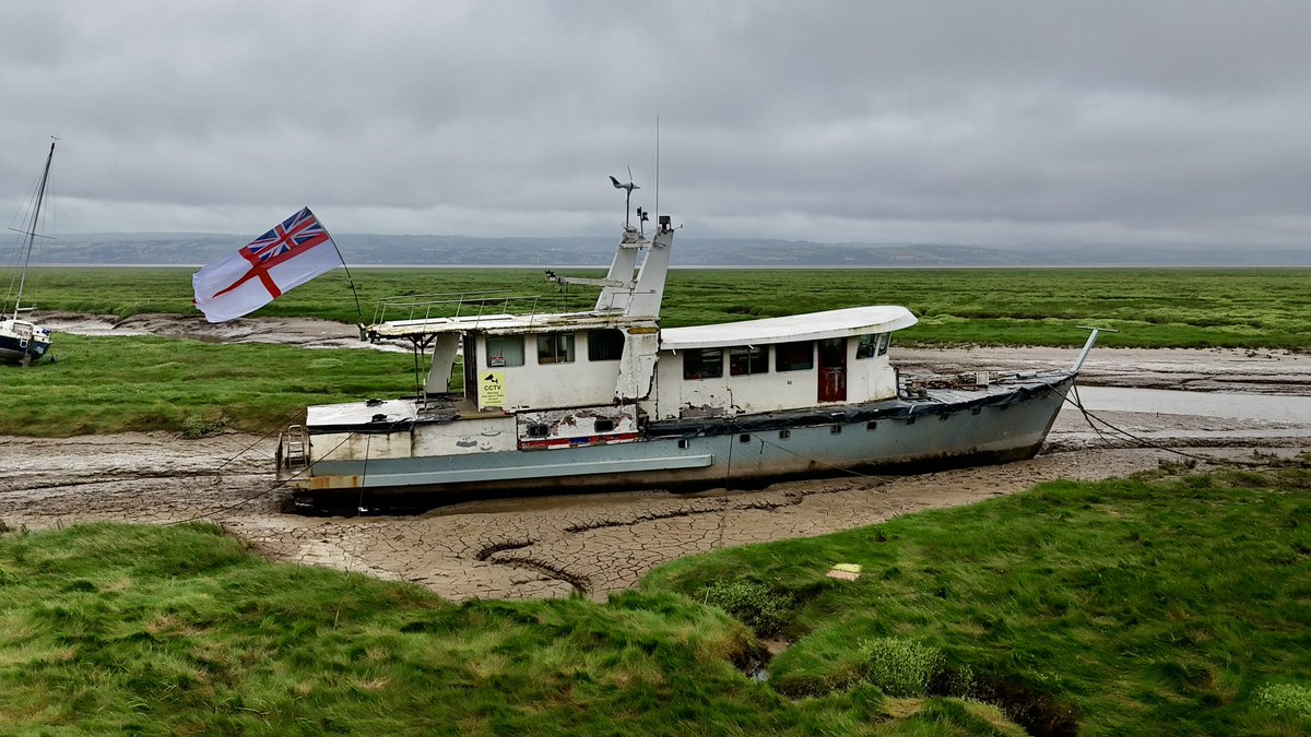 We have the privileged honour of flying the white ensign today, lest we forget 
#dday #dday80 #ww2 #history #royalnavy #ww2boat #whiteensign