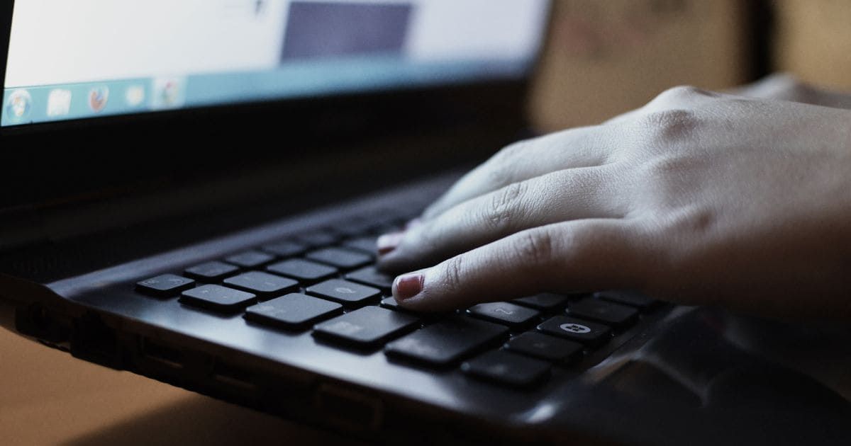 [Actu technologie 💻]

Une rivalité sans fin ⁉️ 
Apple et Microsoft se livrent depuis longtemps une rivalité sans limite dans le milieu de la technologie 💻 Aujourd'hui c'est sur le terrain de l'IA que la guerre se continue ⚔️ Alors qui va gagner ? 

#AI #apple #microsoft