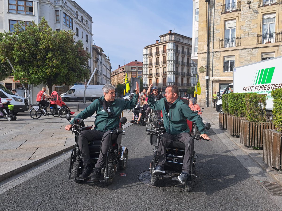 Rehatrans's tweet photo. 🫶🏻Hoy nos encontramos en #Vitoria acompañando a nuestros amigos de #Caminus que dan comienzo hoy a su reto y desde #Rehatrans estaremos con ellos 🤗
#CompromisoRehatrans https://t.co/CNc8nh1U6W
