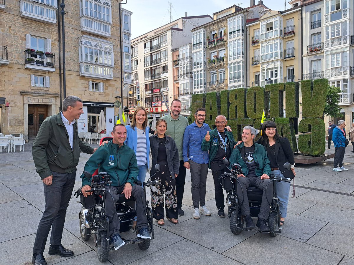 Rehatrans's tweet photo. 🫶🏻Hoy nos encontramos en #Vitoria acompañando a nuestros amigos de #Caminus que dan comienzo hoy a su reto y desde #Rehatrans estaremos con ellos 🤗
#CompromisoRehatrans https://t.co/CNc8nh1U6W