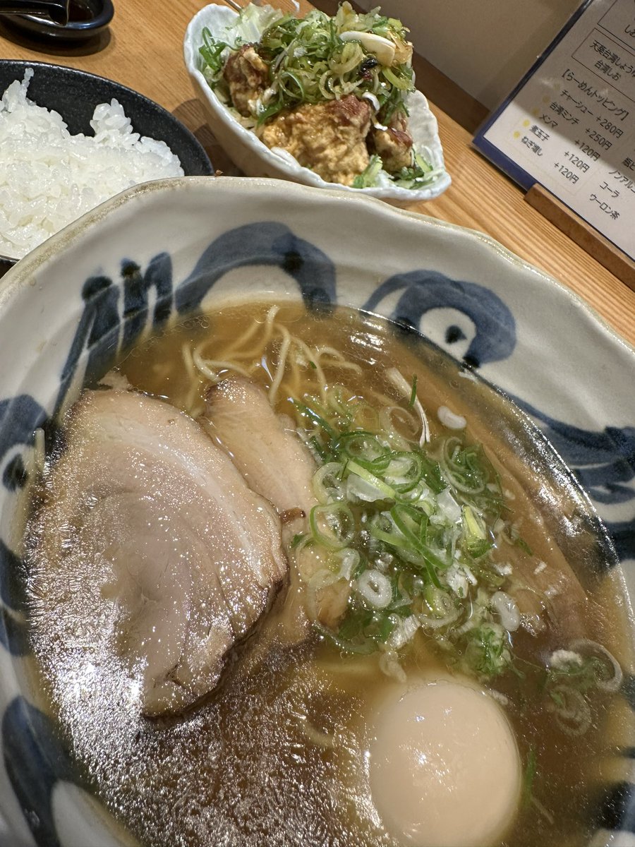 ryochin327's tweet photo. ここのラーメン🍜美味すぎた😂
名古屋の南区にあります🙋‍♂️
#らーめん天葵　#ラーメン https://t.co/1HajqxDFZE