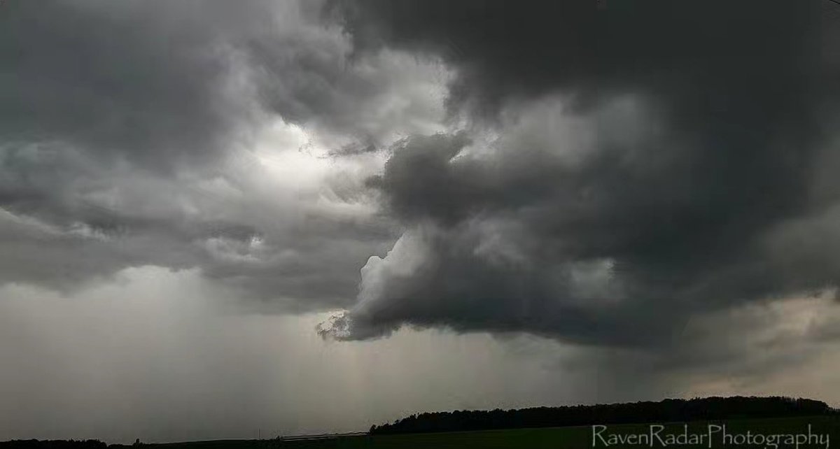 Raven_Radar's tweet photo. 19:03 Stratford ON #onstorm https://t.co/fg66M3u7qw