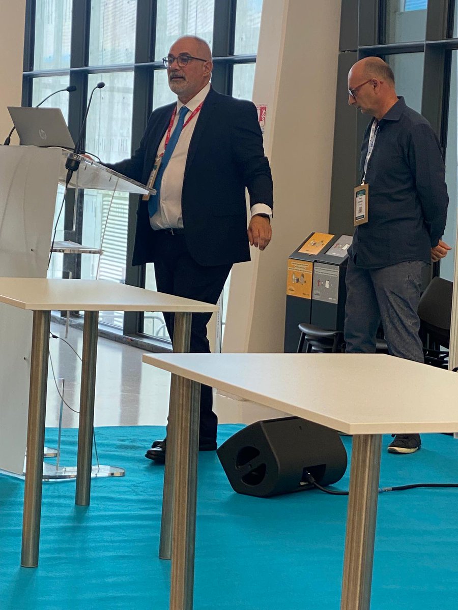 CPIASOccitanie's tweet image. Hier était l'ouverture du congrès #SF2H introduit par une séance de pédagogie sur le risque infectieux par l'Escape Game. Explication par Hervé Vergnes du @CPIASOccitanie sur la mission possible du sujet !