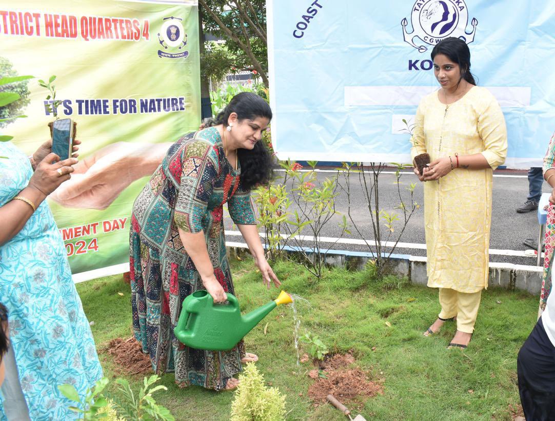 CGWWA_ICG's tweet photo. #CGWWA
A mass #Tree plantation drive was organised by #Tatrakshikas at #CGRA, #Kochi on the occasion of #WorldEnvironmentDay on 05 Jun 24. The ladies and children were briefed on preserving the ecosystem with a slogan of ‘ Our CGRA Our future’.
@IndiaCoastGuard https://t.co/BS1ipjBcYo
