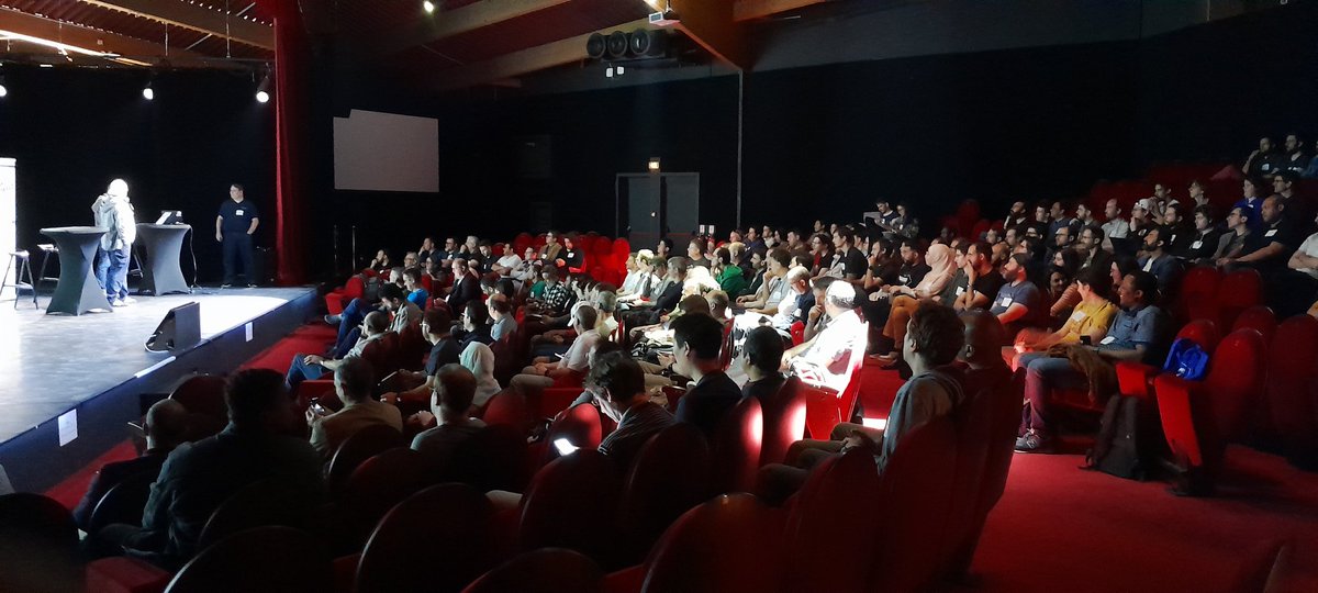 __sunix_'s tweet image. Le #javaday du @parisjug ça commence! !!!!