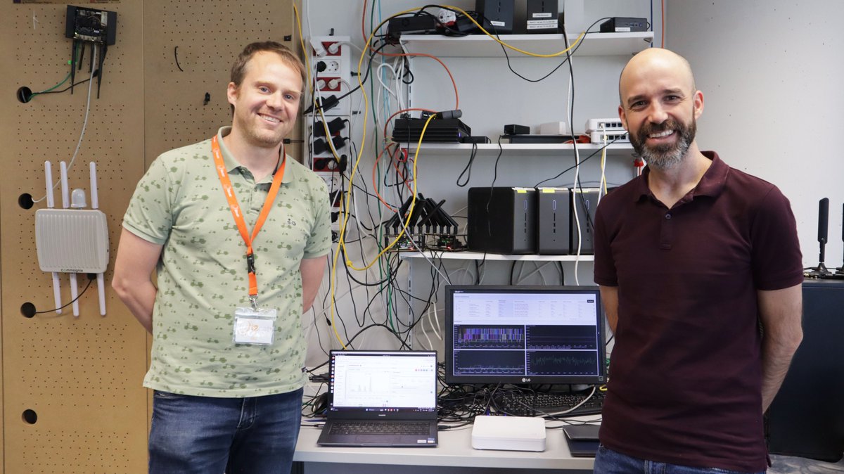 i2CAT Research Centre (@i2cat) on Twitter photo 📢 Patentem una tecnologia, anomenada DOWI, que permetrà millorar la transmissió de vídeos en temps real en contexts d’alta demanda (grans esdeveniments, tres i avions)
📝 Aquesta solució, desenvolupada per personal investigador del centre, s'ha presentat avui al <a href="/bcnmusiclab/">Bcnmusiclab</a> i 📢 Patentem una tecnologia, anomenada DOWI, que permetrà millorar la transmissió de vídeos en temps real en contexts d’alta demanda (grans esdeveniments, tres i avions)
📝 Aquesta solució, desenvolupada per personal investigador del centre, s'ha presentat avui al <a href="/bcnmusiclab/">Bcnmusiclab</a> i