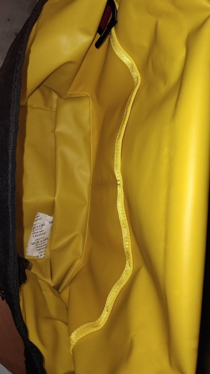 gulupulug's tweet photo. LBBJKT Slingshot 
masih mulus layer belum ada yg crack 
350k
#fnfjb https://t.co/yc2ju3bUZg