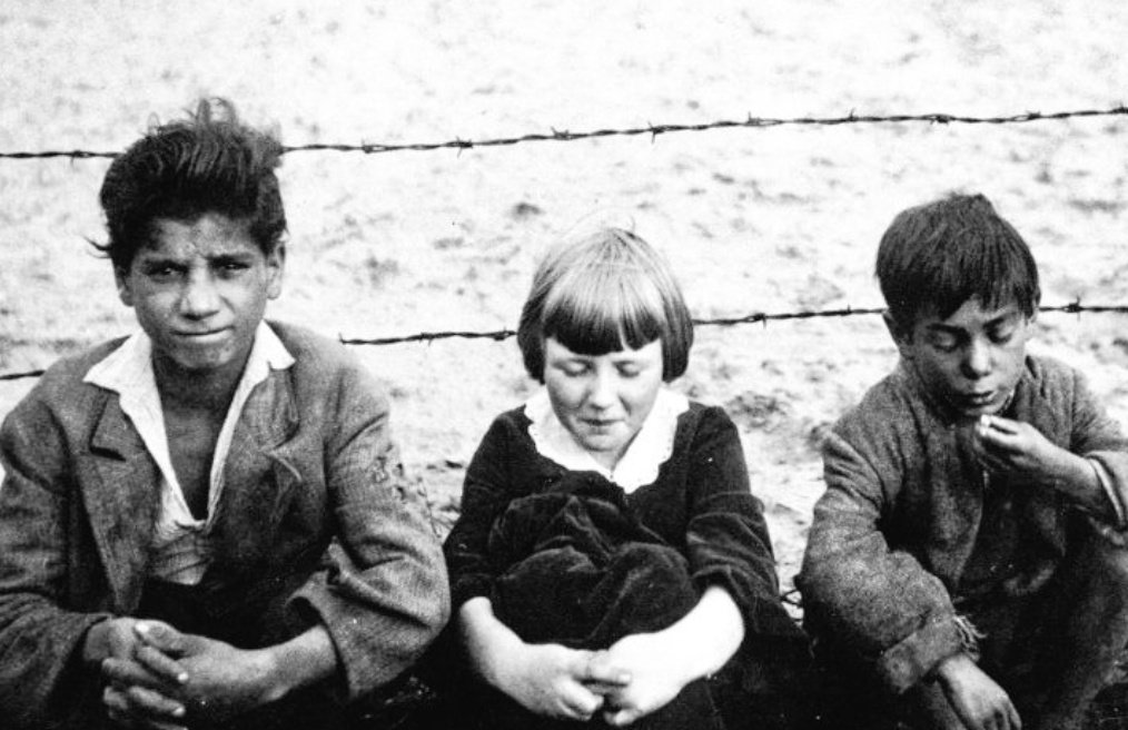 Letnapark's tweet photo. Otto #Pankok *6.6.1893 - 20.10.1966 Künstler, #Sinti- & #Romaporträts ab 1930er Jahre; #Porajmos
Katalog #dammundlindlar
Kunst-Professor, im NS: „entartet“. Bis Mitte der 1930er leben in Heinefeld/Golzheim arme
Menschen, Sinti in ihren Unterkünften.
/2 https://t.co/0D2cr5FZ3H