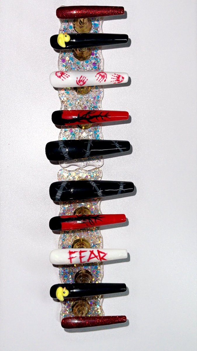 dimps_1293's tweet photo. throw back to my @ProjectFearYT Press ons a year ago those hand prints took me foreverrr #fearfam #daksduck @DakotaLaden @ChelseaLaden @Tanner_Wiseman @Alex_Schroeder4 https://t.co/s6wcRaMvfx