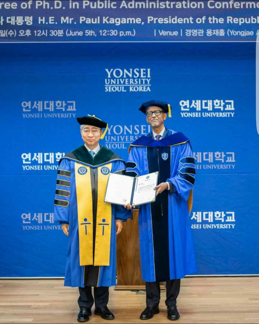 jeanpierre21773's tweet photo. .👨‍🎓🎓🎓 congratulations to our president much respect🇷🇼🇷🇼👏👏👏👏👏👏#poulkagame #RwandaUnity #Rwanda https://t.co/gC6dY6qpu4
