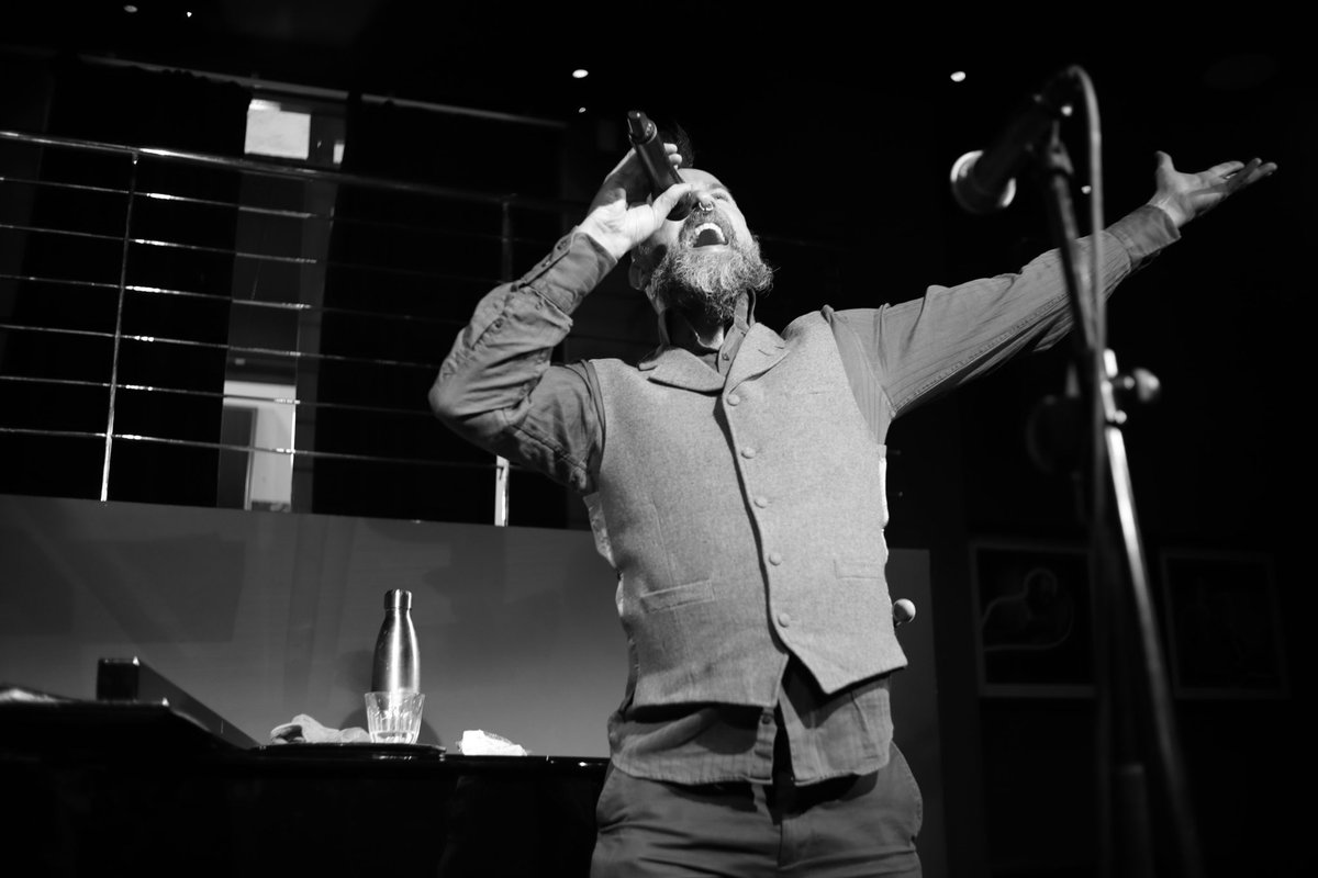 Book now to join that wonderful hunk of human Nathan Taylor (Mary Poppins, Spamalot, Rocky Horror, Les Mis) for piano bar this Sunday at The Raven, Tower Bridge 6pm - 9pm!!

letmesingandimhappy.com/piano-bars/the…

#openmic