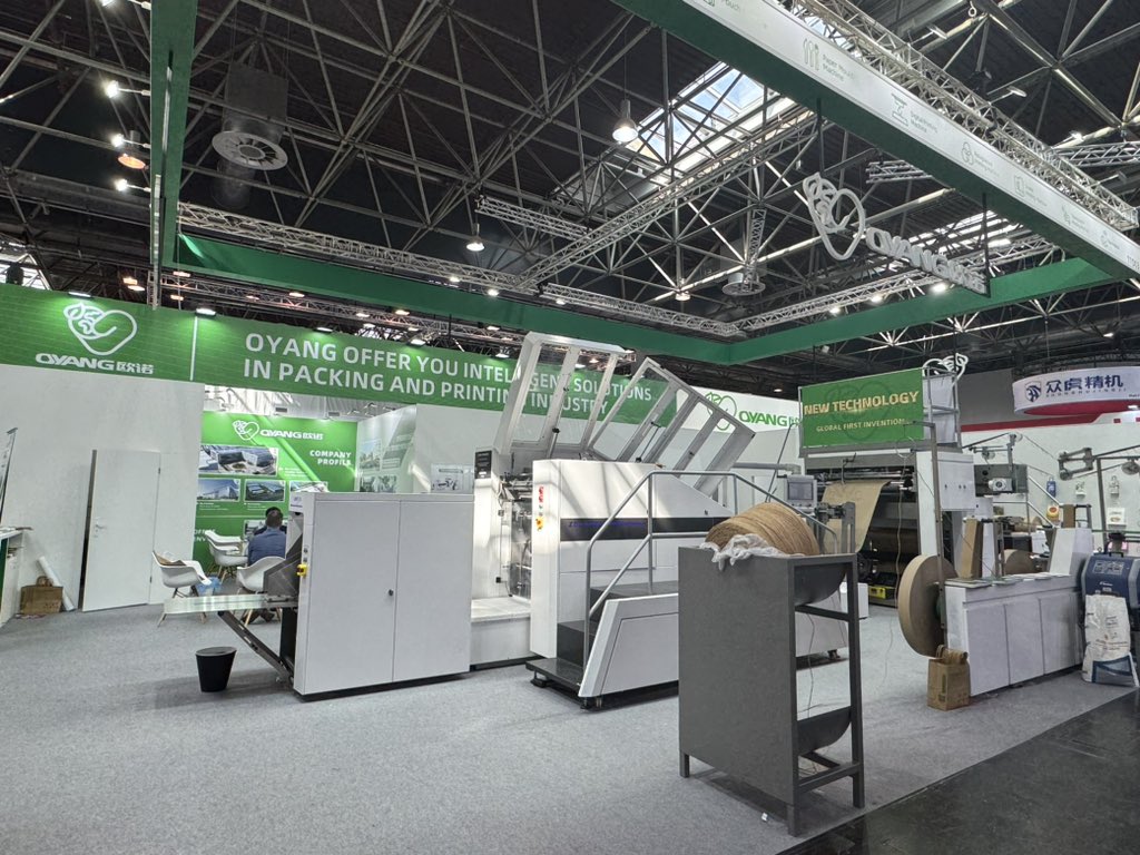 Susan24172607's tweet image. Drupa show!!! 15min to change paper bag size!!!
Tech 18 400S fully intelligent twisted handle paper bag machine!!!
WhatsApp:+86 13857730279
Email:susan@allwell-group.com

Booth No.:Hall11D03

#drupa #germany #paperbagmachine