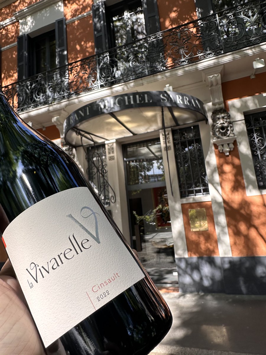 ⚡️Nous avons la joie de vous annoncer que notre Cinsault tout beau a rejoint la table du restaurant gastronomique Michel Sarran à Toulouse.
🍷Il est proposé dans le menu accord mets &amp; vins en accompagnement du bar à la rhubarbe et ail des ours. Un mariage audacieux délicieux !