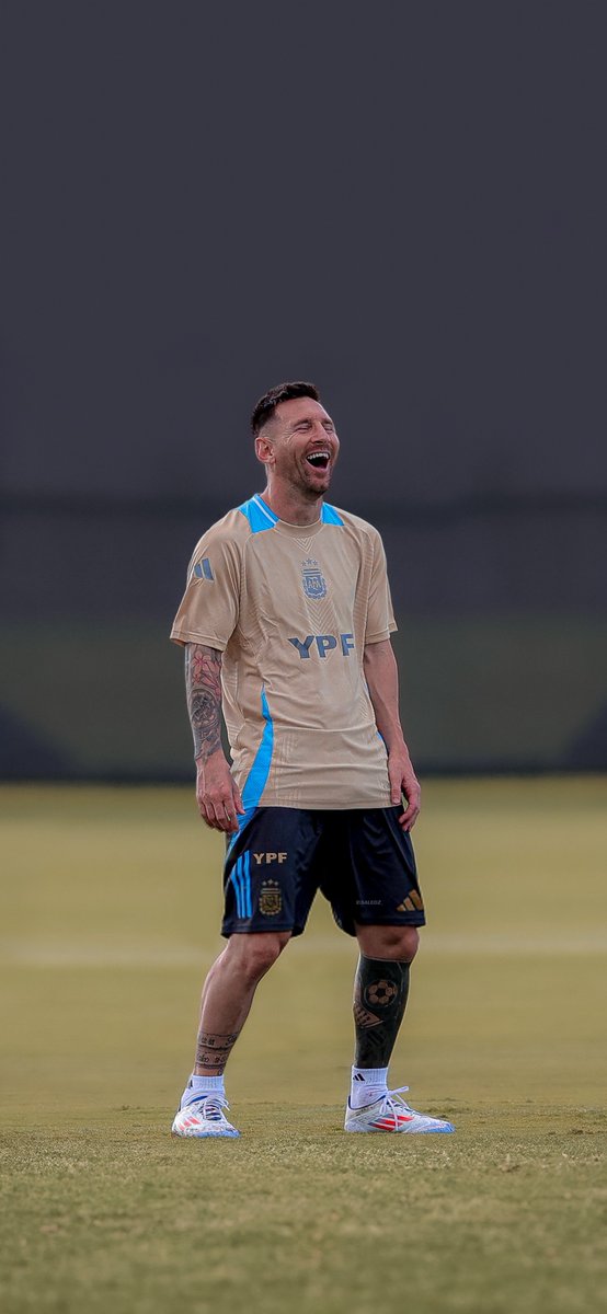 𝟒𝐊 #Wallpapers
   ╘ 📁 Lionel Messi 😄💙.