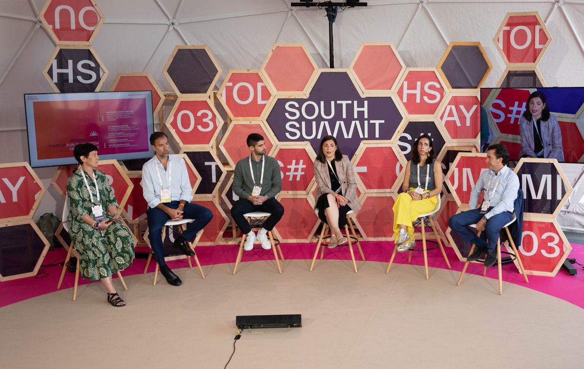 vlciconnect's tweet photo. #SouthSummit24 Día 2⃣ de @south_summit
Comienza la jornada en el 📍#CatalystStage, con @Calabria_Lucia, subdirectora de Emprendimiento de @VLCInnovation, explicando las oportunidades que @AjuntamentVLC crea para las startups. https://t.co/cLqErOtf4l