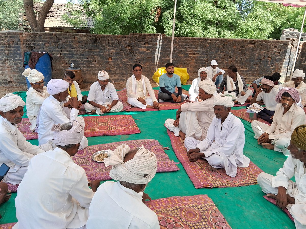 कांकरेज विधानसभा के तातियाणा गांव में स्वर्गीय ठाकोर धारशीजी मावाजी को श्रद्धांजलि अर्पित की। और परिवार को सांत्वना दी।